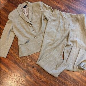 Woman’s Evan-Picone 2 piece pants suit. Size 12